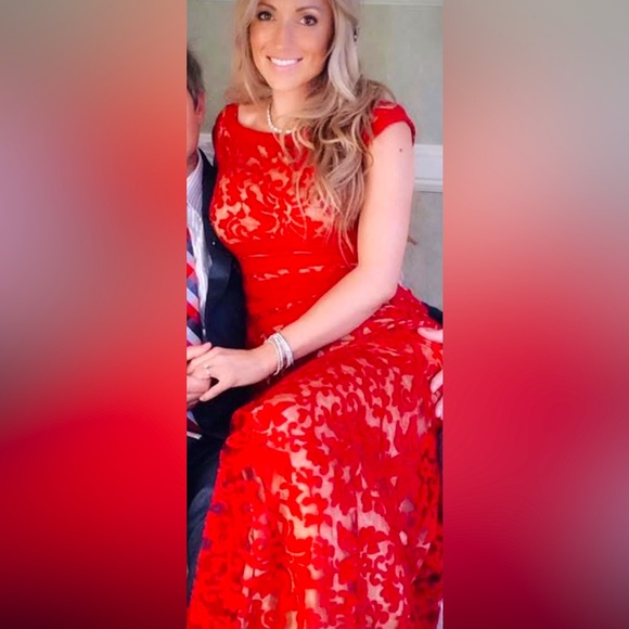 Elegant Red Lace Dress by Tadashi Shoji size 2 - Picture 1 of 6